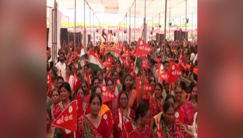 Vadodara Roadshow: Women Take Lead in PM Modi's Convoy