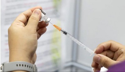 टीके अभी भी नए कोविड -19 वेरिएंट के खिलाफ बचाव करते हैं