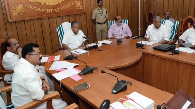 केरल में कोरोना के बढ़ते मामलों के बीच विजयन ने की मंत्रिमंडल के साथ बैठक