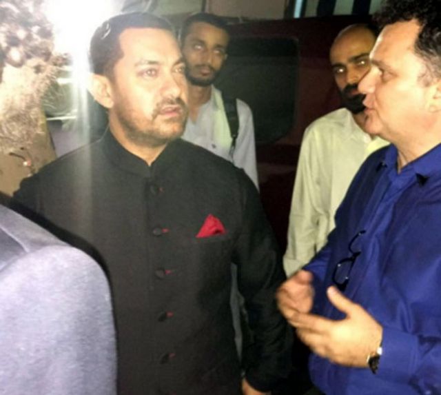 PM मोदी के डिनर में शामिल हुए आमिर, शिवसेना ने उड़ाया मजाक