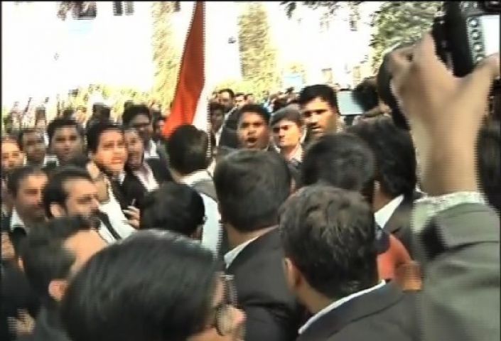 JNU विवाद : पटियाला हाउस कोर्ट में हंगामे पर सुप्रीम कोर्ट ने जताई नाराजगी