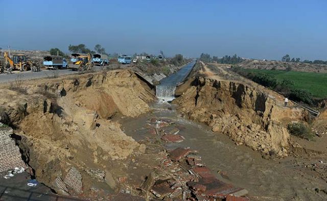 दिल्ली में गहराया जल संकट, मुनक नहर की मरम्मत का काम जारी