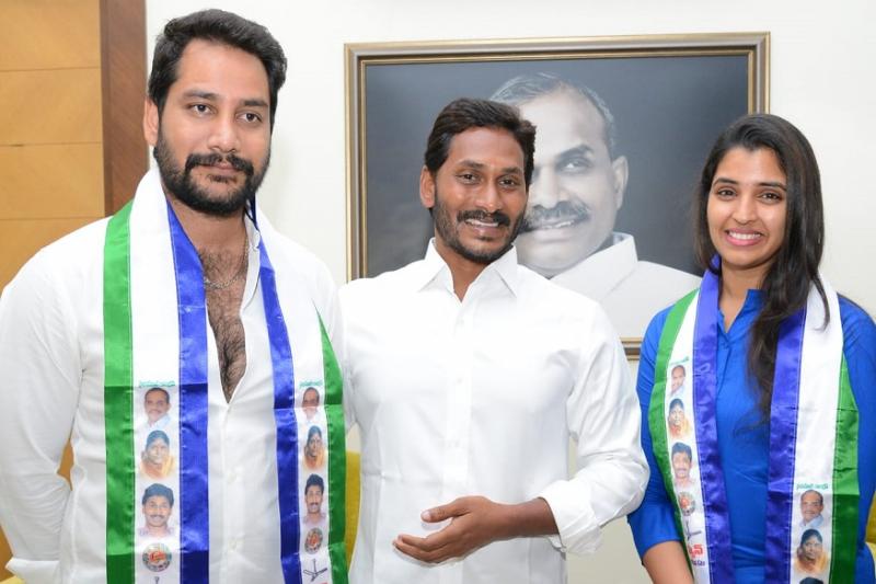 Telugu anchor Shyamala and her husband joined YSRCP