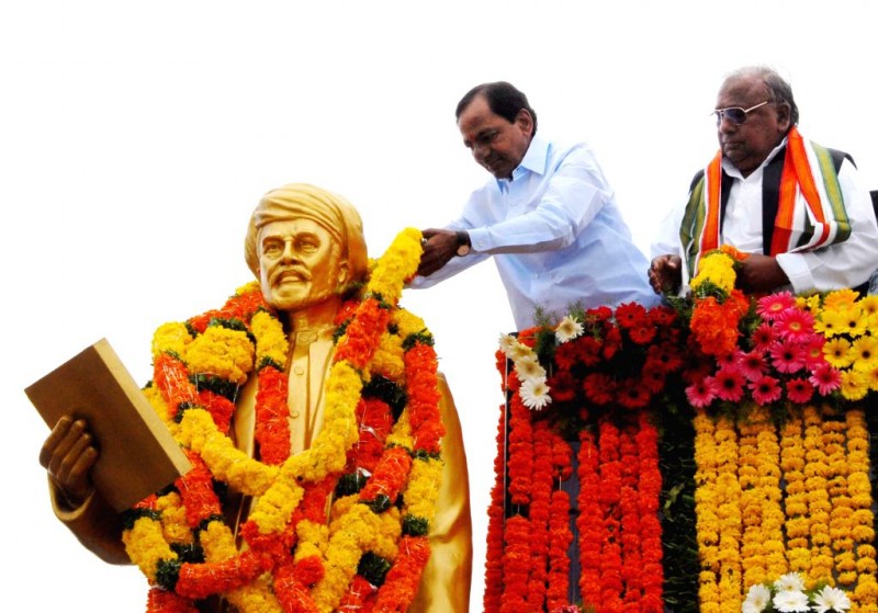 Telangana : Jyotirao Phule birth anniversary celebrated in grand scale