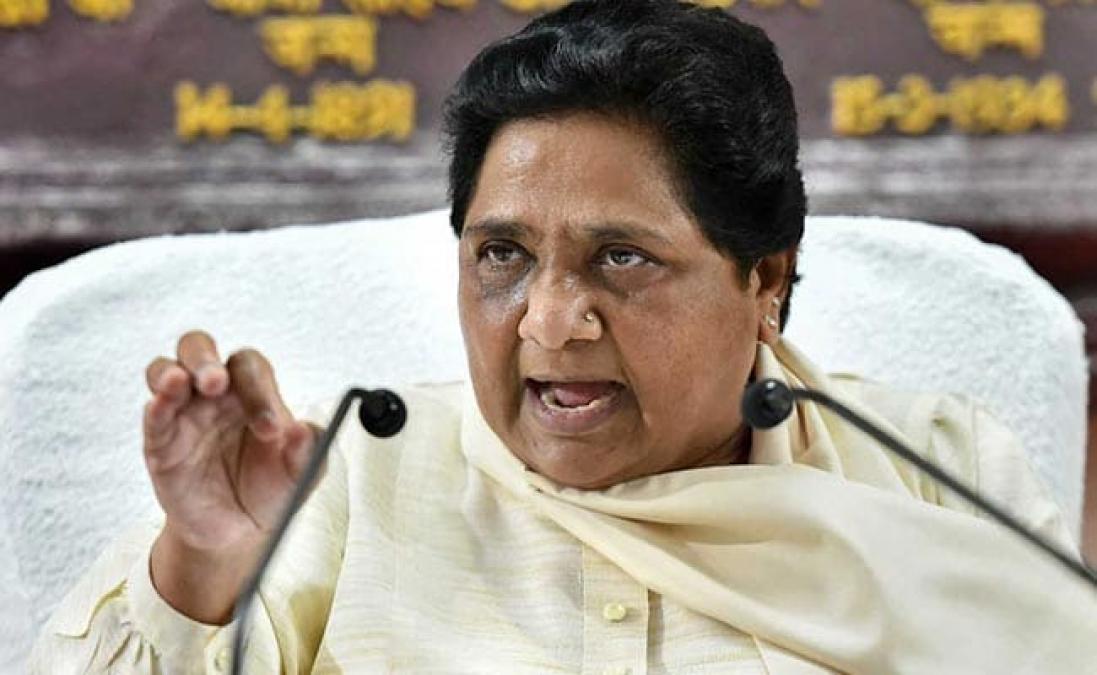 Mayawati slams Maneka Gandhi for her Muslim vote statement