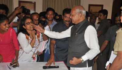Tamil Nadu Governor sparks controversy patting journo on cheek