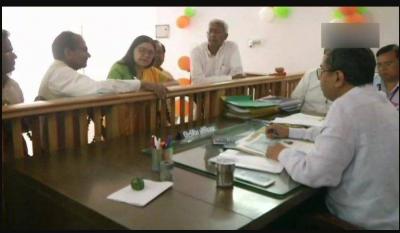 Maneka Gandhi filed her nomination to contest against SP-BSP