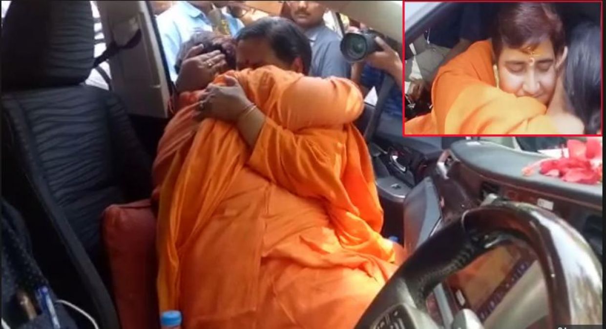Sadhvi Pragya broke out when visiting Uma Bharti at her residence; watch video