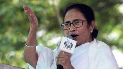 Modi doesn't respect his wife and mother, how can he respect India: Mamata Banerjee