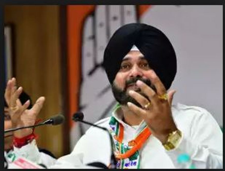 Navjot Singh Sidhu Issue a ‘Warning’ to the voters of the Country in his own style