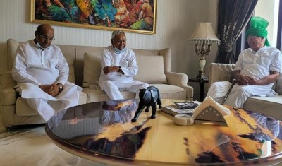 CM Nitish Kumar meets INLD chief OP Chautala in Gurugram, Discussed..