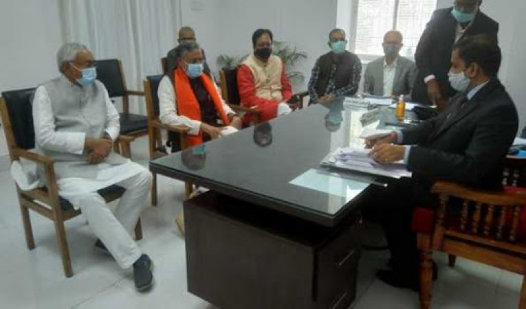 सीएम नीतीश और भाजपा अध्यक्ष की मौजूदगी में सुशील कुमार मोदी ने चुनाव के लिए दाखिल किया नामांकन