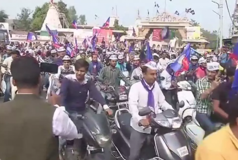 Gujarat assembly Polls: Hardik holds a packed motorcycle rally