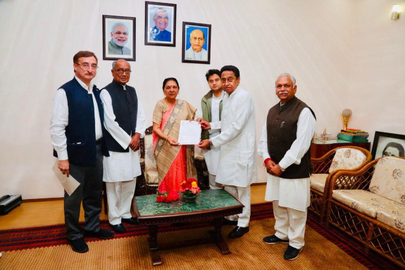 Madhya Pradesh: Congress delegation meets Governor Anandiben Patel to stake claim to form the government