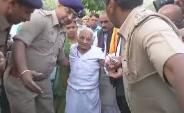 Gujarat Election second phase voting start as PM Mother Heeraben cast her vote