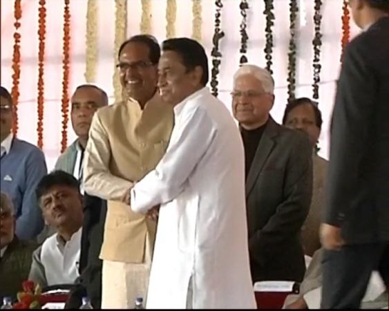 Madhya Pradesh: Kamal Nath takes oath as 18th CM in presence of  veteran opposition leaders