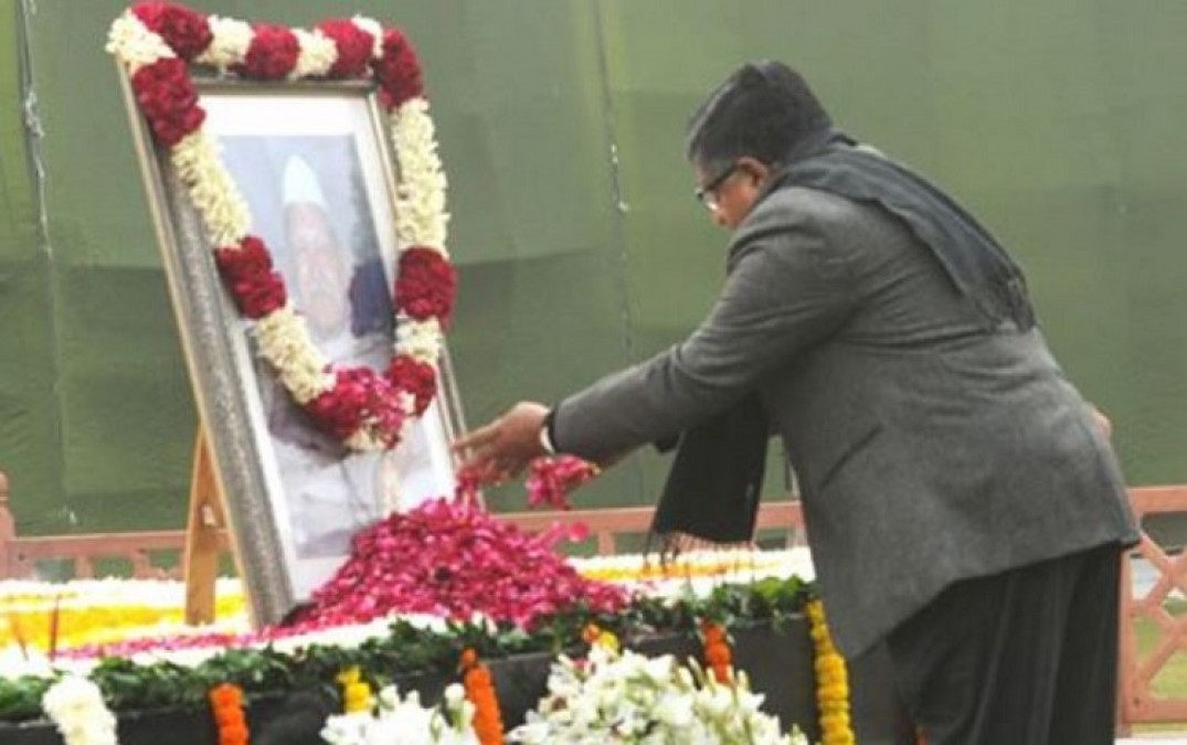 Congress Leaders Pay Tribute to Late Ex-President Dr. Shankar Dayal Sharma on Death Anniversary