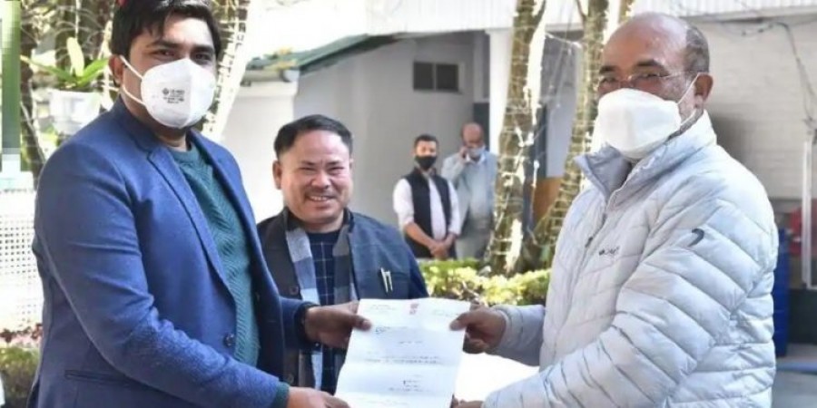 Manipur independent MLA extends support to Biren Singh government