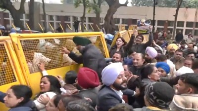 AAP Workers Detained in Chandigarh Mayor Election Protest; Kejriwal Alleges Fraudm