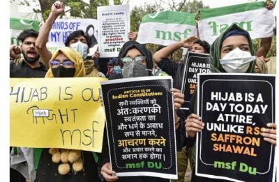अलीगढ़ मुस्लिम यूनिवर्सिटी पहुंचा कश्मीर हिजाब विवाद, शुक्रवार को विरोध प्रदर्शन