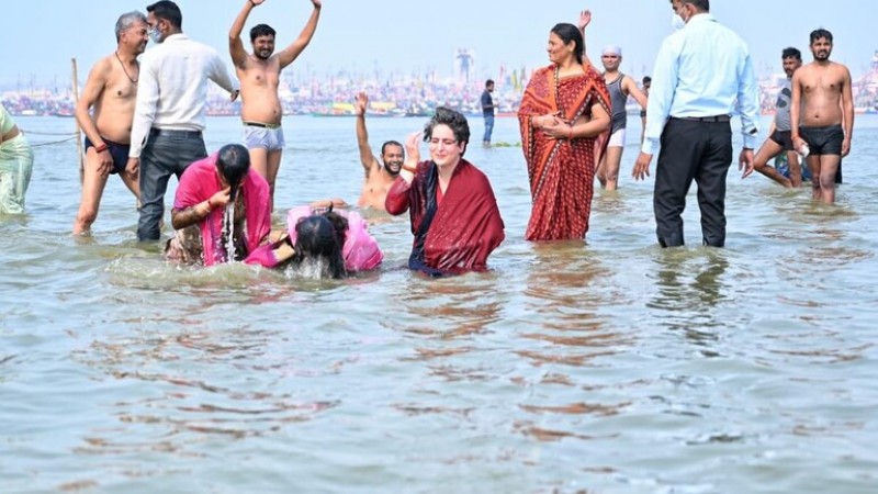 Priyanka Gandhi takes holy dip at Sangam on ‘Mauni Amavasya’