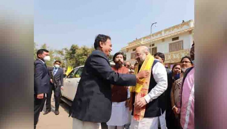 Amit Shah meets Koch-Rajbongshi leader in Assam ahead of Polls