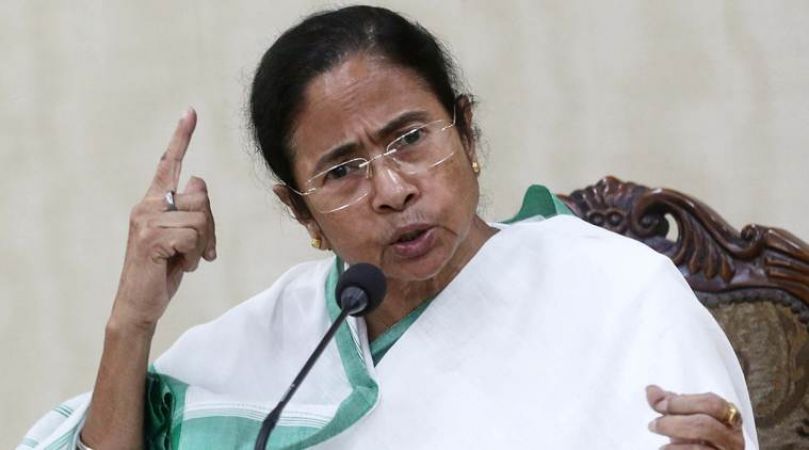 'Grown Old' Mamata Banerjee take a sharp jibe on  Mulayam Singh for Praising PM Modi in Lok Sabha