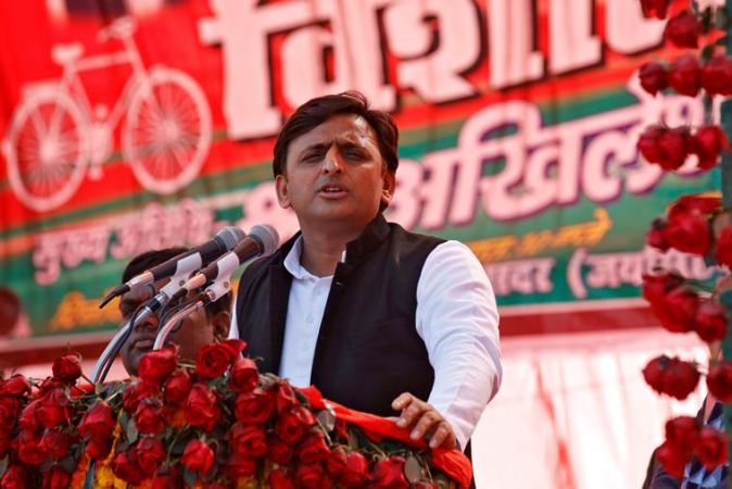 Akhilesh alleges PM Modi copies the promises of other parties