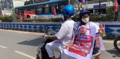 पेट्रोल-डीजल की बढ़ती कीमतों के खिलाफ ममता बनर्जी ने निकाली ई-बाइक रैली, पीएम मोदी को ठहराया जिम्मेदार