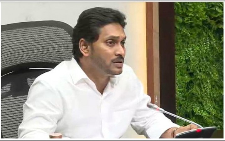 CM Jagan's meeting with collectors on distribution of houses and construction of houses