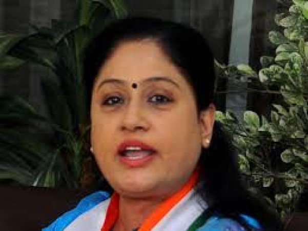 BJP leader Vijayashanthi has made sensational allegations against CM KCr.