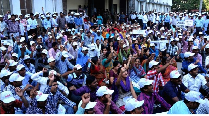 आंध्र प्रदेश में सरकारी कर्मचारियों ने वेतन वृद्धि को लेकर हड़ताल की धमकी दी