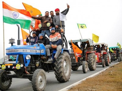 गणतंत्र दिवस पर ट्रैक्टर रैली: दिल्ली पुलिस और किसान यूनियनों के बीच बैठक जारी