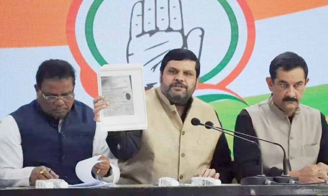 Congress submits memorandum to authorities, demanding probe into 'land grabbing' allegations against Assam CM's family