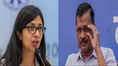 Delhi Waste Crisis? AAP’s Swati Maliwal Dumps Waste At Kejriwal’s Doorstep!