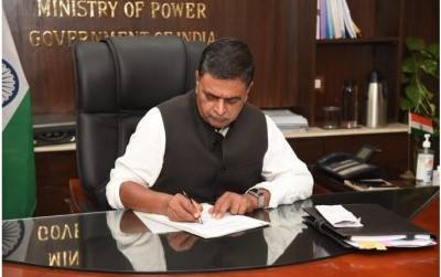 RK Singh takes charge as power minister, says 