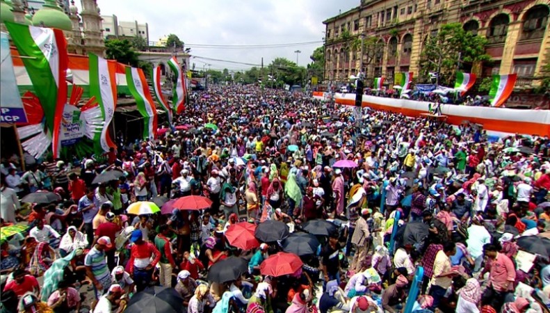 TMC Supporters Throng in Kolkata to Rally Behind Mamata Banerjee's Leadership