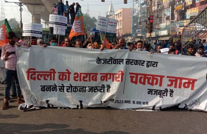 AAP govt's new liquor policy, Delhi BJP protests