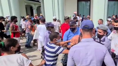 US slaps sanctions on Cuban officials after protest crackdown
