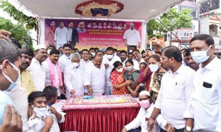 Gangula Kamalakar celebrates KTR's birthday