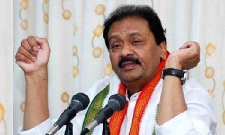 Former Minister Shabbir demands action on collectors who touch KCR's feet