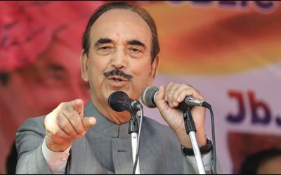 Ghulam Nabi Azad calls Sonia, refuses offer to be number two in Congress
