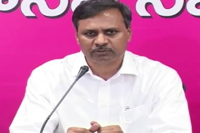 TRS MLC Palla Rajeshwar Reddy lashed out at E Rajendra for his remark against CM KCR