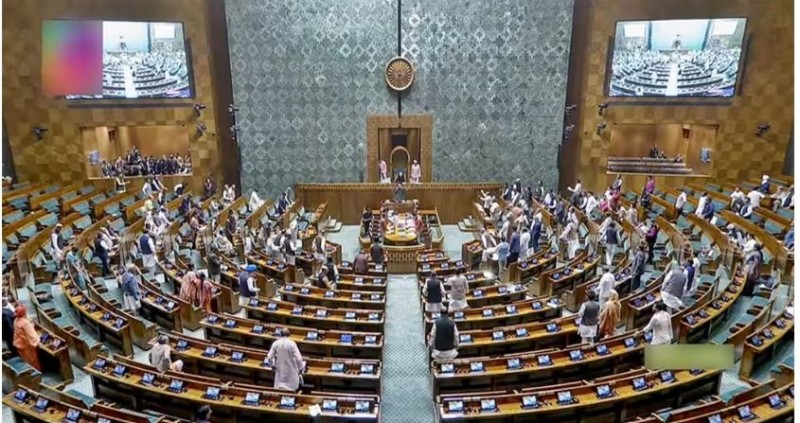 संसद में अभी लागू हैं कोविड प्रतिबंध ! कांग्रेस सांसद ने की हटाने की मांग