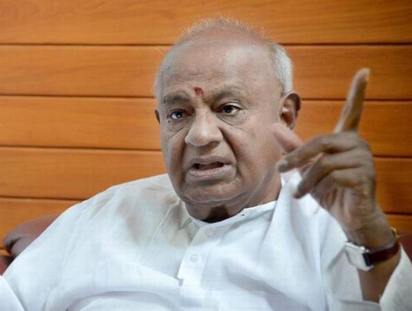 Deve Gowda calls for early formation of a Third Front, warns Congress