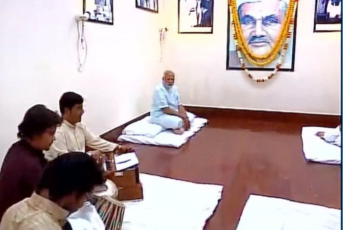 PM Modi paid floral tribute to former 'PM Lal Bahadur Shastri'