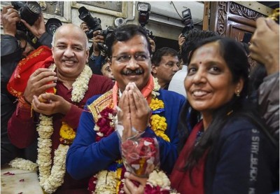 पंजाब में आम आदमी पार्टी की जीत के करीब: केजरीवाल ने दिल्ली के हनुमान मंदिर में की पूजा-अर्चना