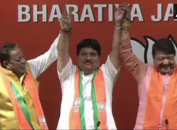 Trinamool Congress heavyweight Arjun Singh joins BJP
