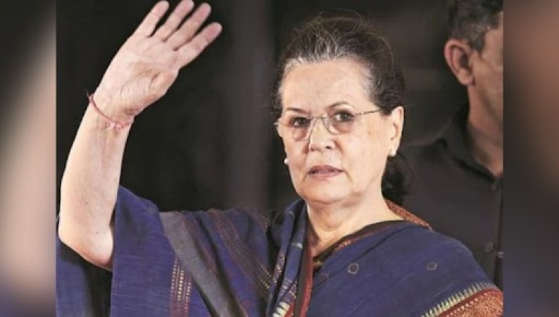 Sonia Gandhi urges Himachal Congress leaders to stay united for polls