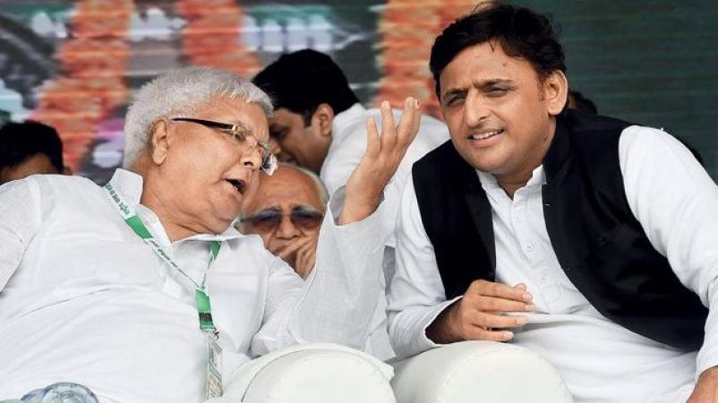 2019 Lok Sabha elections: After SP-BSP combine, Akhilesh Yadav to cobble with RJD